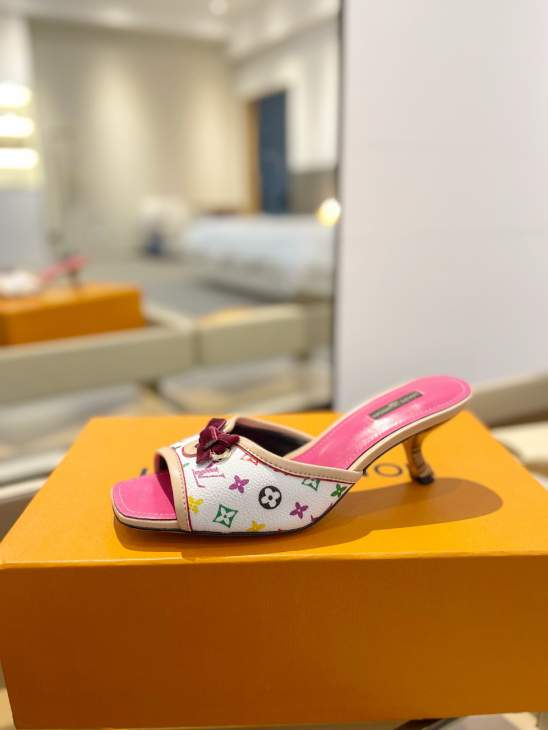 Picture of Louis Vuitton Slippers _SKULVsz34-425cmh0911624